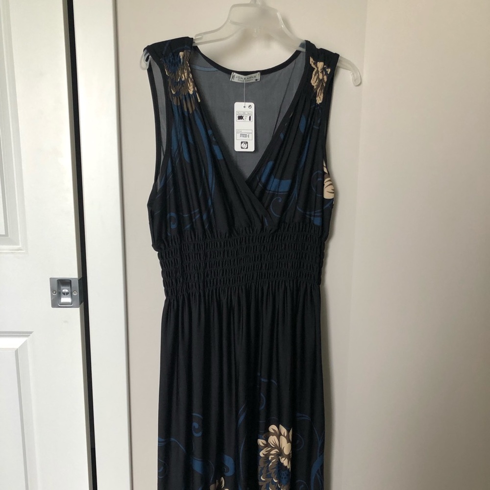 Cocktail dress with touching